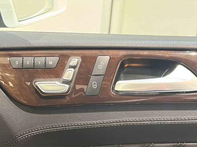 メルセデス・ベンツ ＧＬＳ３５０ｄ 4マチックスポーツ 新潟県 2016(平28)年 3.5万km ダイヤモンドホワイト パノラミックスライディングルーフ/ダウンヒルスピードレギュレーション/AIRマティックサスペンション/・INDIV/SPORT/COMFORT/SNOW/Offroad/COMANDシステム/・８インチワイドディスプレイ/・HDDナビゲーション/・フルセグ/DVD/CD/USB/Bluetooth/・AppleCarPlay/ETC2.0/360°カメラシステム/サイドビューカメラ/パーキングアシストリアビューカメラ/レーダーセーフティパッケージ/・飛出し検知機能付きブレーキアシスト/・被害軽減ブレーキ付後方衝突警告システム/・PRE-SAFEブレーキ/・アクティイブレーンキープアシスト/・アクティブブラインドスポットモニター/・ディストロニック・プラス/・チャイルドセーフティシートセンサー（助手席）/LEDコーナリングライト/温冷機能付カップホルダー（前席）/３ゾーンクライメートコントロール/ナッパレザーシート/シートヒーター（1列目/2列目）