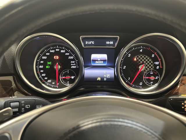 メルセデス・ベンツ ＧＬＳ３５０ｄ 4マチックスポーツ 新潟県 2016(平28)年 3.5万km ダイヤモンドホワイト パノラミックスライディングルーフ/ダウンヒルスピードレギュレーション/AIRマティックサスペンション/・INDIV/SPORT/COMFORT/SNOW/Offroad/COMANDシステム/・８インチワイドディスプレイ/・HDDナビゲーション/・フルセグ/DVD/CD/USB/Bluetooth/・AppleCarPlay/ETC2.0/360°カメラシステム/サイドビューカメラ/パーキングアシストリアビューカメラ/レーダーセーフティパッケージ/・飛出し検知機能付きブレーキアシスト/・被害軽減ブレーキ付後方衝突警告システム/・PRE-SAFEブレーキ/・アクティイブレーンキープアシスト/・アクティブブラインドスポットモニター/・ディストロニック・プラス/・チャイルドセーフティシートセンサー（助手席）/LEDコーナリングライト/温冷機能付カップホルダー（前席）/３ゾーンクライメートコントロール/ナッパレザーシート/シートヒーター（1列目/2列目）