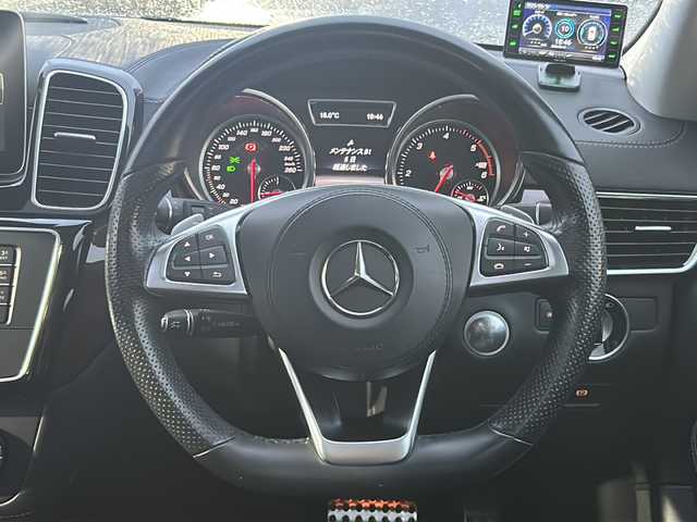 メルセデス・ベンツ ＧＬＳ３５０ｄ 4マチックスポーツ 新潟県 2016(平28)年 3.5万km ダイヤモンドホワイト パノラミックスライディングルーフ/ダウンヒルスピードレギュレーション/AIRマティックサスペンション/・INDIV/SPORT/COMFORT/SNOW/Offroad/COMANDシステム/・８インチワイドディスプレイ/・HDDナビゲーション/・フルセグ/DVD/CD/USB/Bluetooth/・AppleCarPlay/ETC2.0/360°カメラシステム/サイドビューカメラ/パーキングアシストリアビューカメラ/レーダーセーフティパッケージ/・飛出し検知機能付きブレーキアシスト/・被害軽減ブレーキ付後方衝突警告システム/・PRE-SAFEブレーキ/・アクティイブレーンキープアシスト/・アクティブブラインドスポットモニター/・ディストロニック・プラス/・チャイルドセーフティシートセンサー（助手席）/LEDコーナリングライト/温冷機能付カップホルダー（前席）/３ゾーンクライメートコントロール/ナッパレザーシート/シートヒーター（1列目/2列目）