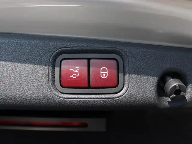 メルセデス・ベンツ Ｅ２２０ｄ アバンギャルド スポーツ 宮城県 2017(平29)年 7万km イリジウムシルバー レーダーセーフティパッケージ/レザーエクスクルーシブパッケージ/エアバランスパッケージ/パノラマサンルーフ/Burmesterサウンド/アダプティブクルーズコントロール/レーンキープアシスト/リモートパーキングアシスト/黒革シート/ヘッドアップディスプレイ/純正HDDナビ(BT/USB/CarPlay/AndoidAuto)/全方位カメラ/フルセグＴＶ/パワーシート(D・N)/シートヒーター(D・N)/LEDライト/オートライト/オートハイビーム/ETC/ドライブレコーダー(前方のみ)/キーレスゴー
