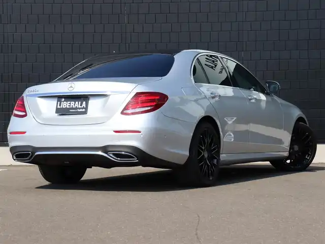 メルセデス・ベンツ Ｅ２２０ｄ アバンギャルド スポーツ 宮城県 2017(平29)年 7万km イリジウムシルバー レーダーセーフティパッケージ/レザーエクスクルーシブパッケージ/エアバランスパッケージ/パノラマサンルーフ/Burmesterサウンド/アダプティブクルーズコントロール/レーンキープアシスト/リモートパーキングアシスト/黒革シート/ヘッドアップディスプレイ/純正HDDナビ(BT/USB/CarPlay/AndoidAuto)/全方位カメラ/フルセグＴＶ/パワーシート(D・N)/シートヒーター(D・N)/LEDライト/オートライト/オートハイビーム/ETC/ドライブレコーダー(前方のみ)/キーレスゴー