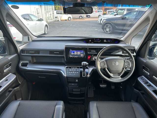 ホンダ ステップワゴン スパーダ クルスピセンシング 東京都 2019(令1)年 1.8万km プレミアムスパークルブラックパール ワンオーナー/純正SDナビ【VXM-195VFi】/（フルセグ/AM/FM/CD/DV/BT）/ホンダセンシング/・衝突軽減ブレーキ/・アダクティブクルーズコントロール/・車線維持支援システム/・路外逸脱抑制機能/・誤発進抑制機能/・標識認識異能/純正フリップダウンモニター/シートヒーター/両側パワースライドドア/純正フロアマット/ドライブレコーダー/ETC/スペアキー×1/取扱説明書/保証書