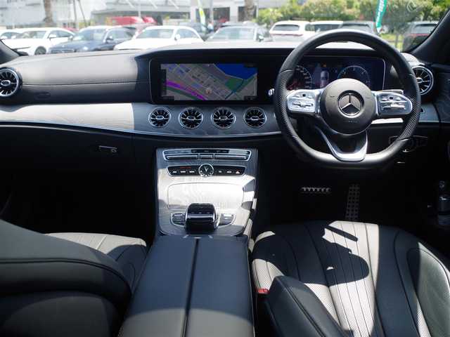 メルセデス・ベンツ ＣＬＳ２２０ｄ スポーツ エクスクルーシブPKG 千葉県 2018(平30)年 3.8万km ダイヤモンドホワイト アクティブブレーキアシスト/アクティブレーンキープアシスト/ブラインドスポットアシスト/アテンションアシスト/パノラミックスライディングルーフ/ブラックレザーシート/前席パワーシート/エアシート/シートヒーター/ブルメスター/パフュームアトマイザー/ディストロニック/パワートランクリッド/純正ナビ/地デジTV/【Apple CarPlay　Android Auto対応】/【Bluetooth接続】/360°カメラ/リバース連動ドアミラー（左）/ドライブレコーダー/革巻きステアリング/ステアリングスイッチ/パドルシフト/ETC（2.0）/LEDヘッドライト/フォグライト/ウインカーミラー/パークトロニック/純正19インチアルミホイル/サイド/カーテンエアバッグ/キーレスゴー