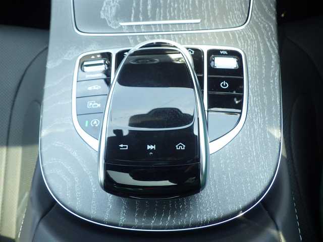 メルセデス・ベンツ ＣＬＳ２２０ｄ スポーツ エクスクルーシブPKG 千葉県 2018(平30)年 3.8万km ダイヤモンドホワイト アクティブブレーキアシスト/アクティブレーンキープアシスト/ブラインドスポットアシスト/アテンションアシスト/パノラミックスライディングルーフ/ブラックレザーシート/前席パワーシート/エアシート/シートヒーター/ブルメスター/パフュームアトマイザー/ディストロニック/パワートランクリッド/純正ナビ/地デジTV/【Apple CarPlay　Android Auto対応】/【Bluetooth接続】/360°カメラ/リバース連動ドアミラー（左）/ドライブレコーダー/革巻きステアリング/ステアリングスイッチ/パドルシフト/ETC（2.0）/LEDヘッドライト/フォグライト/ウインカーミラー/パークトロニック/純正19インチアルミホイル/サイド/カーテンエアバッグ/キーレスゴー