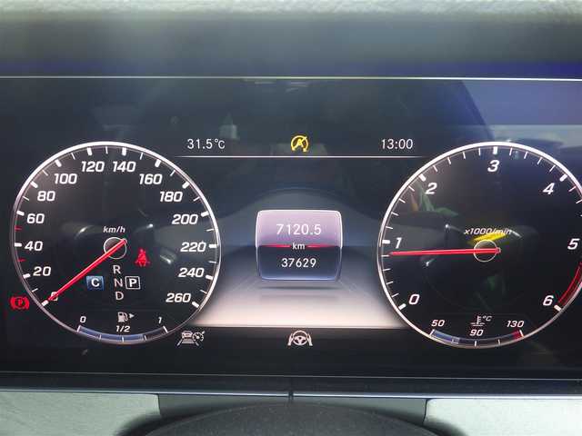 メルセデス・ベンツ ＣＬＳ２２０ｄ スポーツ エクスクルーシブPKG 千葉県 2018(平30)年 3.8万km ダイヤモンドホワイト アクティブブレーキアシスト/アクティブレーンキープアシスト/ブラインドスポットアシスト/アテンションアシスト/パノラミックスライディングルーフ/ブラックレザーシート/前席パワーシート/エアシート/シートヒーター/ブルメスター/パフュームアトマイザー/ディストロニック/パワートランクリッド/純正ナビ/地デジTV/【Apple CarPlay　Android Auto対応】/【Bluetooth接続】/360°カメラ/リバース連動ドアミラー（左）/ドライブレコーダー/革巻きステアリング/ステアリングスイッチ/パドルシフト/ETC（2.0）/LEDヘッドライト/フォグライト/ウインカーミラー/パークトロニック/純正19インチアルミホイル/サイド/カーテンエアバッグ/キーレスゴー