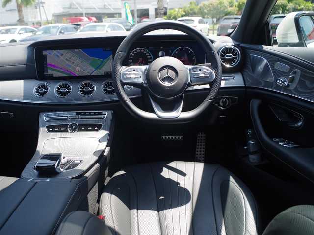 メルセデス・ベンツ ＣＬＳ２２０ｄ スポーツ エクスクルーシブPKG 千葉県 2018(平30)年 3.8万km ダイヤモンドホワイト アクティブブレーキアシスト/アクティブレーンキープアシスト/ブラインドスポットアシスト/アテンションアシスト/パノラミックスライディングルーフ/ブラックレザーシート/前席パワーシート/エアシート/シートヒーター/ブルメスター/パフュームアトマイザー/ディストロニック/パワートランクリッド/純正ナビ/地デジTV/【Apple CarPlay　Android Auto対応】/【Bluetooth接続】/360°カメラ/リバース連動ドアミラー（左）/ドライブレコーダー/革巻きステアリング/ステアリングスイッチ/パドルシフト/ETC（2.0）/LEDヘッドライト/フォグライト/ウインカーミラー/パークトロニック/純正19インチアルミホイル/サイド/カーテンエアバッグ/キーレスゴー