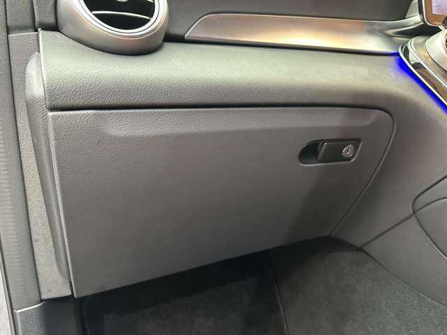 メルセデス・ベンツ ＧＬＣ２２０ d 4マチック AMGライン 千葉県 2022(令4)年 5.2万km オブシディアンブラック ＡＭＧレザーエクスクルーシブＰＫＧ　/赤黒革　/パノラマＳＲ　/ＡＣＣ　/ＨＵＤ　/ナビ　/ＴＶ　/３６０°前後シートヒーター　/電動リアゲート　/オートハイビーム　/衝突軽減Ｂ　/ＢＳＭ　/ＬＫＡ　/ＥＴＣ　/１オーナー