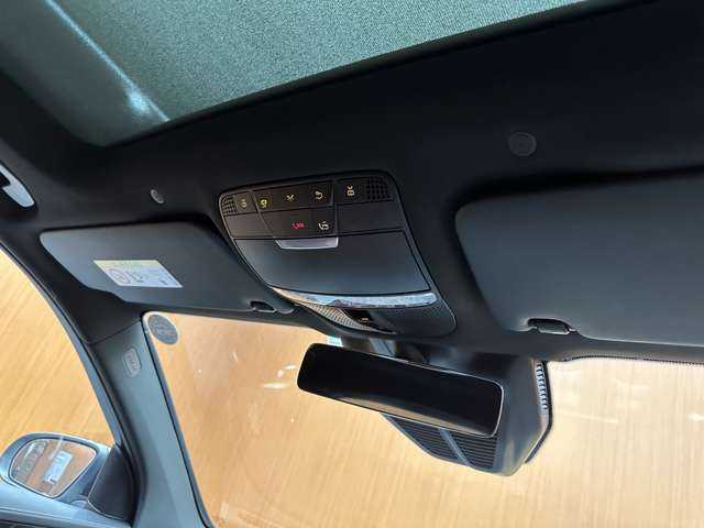 メルセデス・ベンツ ＧＬＣ２２０ d 4マチック AMGライン 千葉県 2022(令4)年 5.2万km オブシディアンブラック ＡＭＧレザーエクスクルーシブＰＫＧ　/赤黒革　/パノラマＳＲ　/ＡＣＣ　/ＨＵＤ　/ナビ　/ＴＶ　/３６０°前後シートヒーター　/電動リアゲート　/オートハイビーム　/衝突軽減Ｂ　/ＢＳＭ　/ＬＫＡ　/ＥＴＣ　/１オーナー