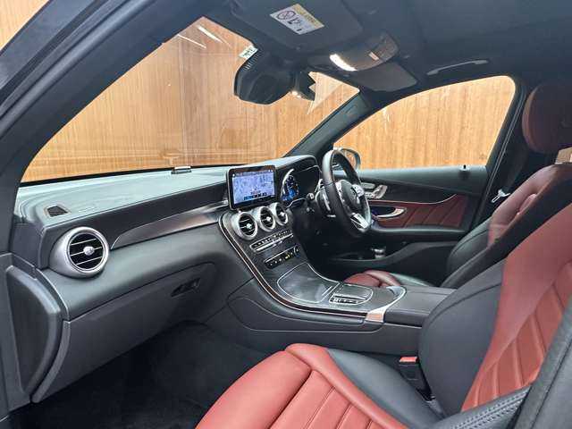 メルセデス・ベンツ ＧＬＣ２２０ d 4マチック AMGライン 千葉県 2022(令4)年 5.2万km オブシディアンブラック ＡＭＧレザーエクスクルーシブＰＫＧ　/赤黒革　/パノラマＳＲ　/ＡＣＣ　/ＨＵＤ　/ナビ　/ＴＶ　/３６０°前後シートヒーター　/電動リアゲート　/オートハイビーム　/衝突軽減Ｂ　/ＢＳＭ　/ＬＫＡ　/ＥＴＣ　/１オーナー