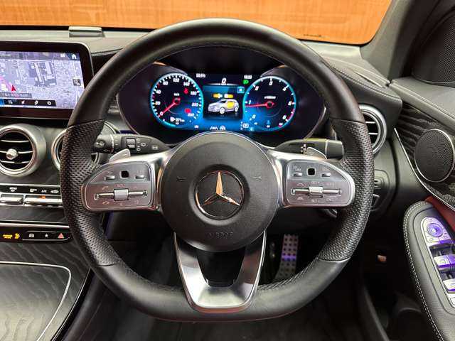メルセデス・ベンツ ＧＬＣ２２０ d 4マチック AMGライン 千葉県 2022(令4)年 5.2万km オブシディアンブラック ＡＭＧレザーエクスクルーシブＰＫＧ　/赤黒革　/パノラマＳＲ　/ＡＣＣ　/ＨＵＤ　/ナビ　/ＴＶ　/３６０°前後シートヒーター　/電動リアゲート　/オートハイビーム　/衝突軽減Ｂ　/ＢＳＭ　/ＬＫＡ　/ＥＴＣ　/１オーナー