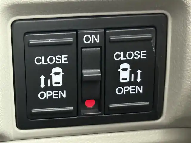 ホンダ Ｎ ＢＯＸ 愛知県 2024(令6)年 0.3万km クリスタルブラックパール ワンオーナー/ホンダセンシング/　・衝突軽減ブレーキ/　・先行車発進お知らせ機能/　・歩行者事故低減ステアリング/　・路外逸脱抑制機能/　・標識認識機能/　・渋滞追従機能付アダプティブクルーズコントロール/　・線維持支援システム/　・誤発進抑制機能/　・後方誤発進抑制機能/　・近距離衝突軽減ブレーキ/　・急アクセル抑制機能/　・パーキングセンサーシステム/　・オートハイビーム/ホンダコネクトGathers9インチナビ/　（Bluetooth/フルセグTV/CD/DVD/USB）/バックカメラ/ETC/両側パワースライドドア/シートヒーター/ドライブレコーダー/純正フロアマット/ロールサンシェード/オートライト/スマートキー/電子パーキング/オートホールド/後席テーブル