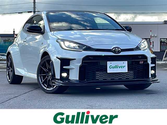 トヨタ ＧＲヤリス RZ ハイパフォーマンス 道北・旭川 2020(令2)年 6万km プラチナホワイトパールマイカ ・4WD/・禁煙車/・JBLサウンド/・純正BBS製18インチアルミホイール/・カーボン調ルーフ/・TRDフロントスポイラー/・冷却スプレー機能付き空冷インタークーラー/・GRロゴ入りブレーキキャリパー/・純正ディスプレイオーディオナビ/ BT/USB/フルセグ/・トヨタセーフティセンス/・PCS/・LTA/・BSM/・ACC/・HUD/・クリアランスソナー /・アイドリングストップ/・オートハイビーム/・オートライト/・LEDヘッドライト/・フォグライト /・ハーフレザー/・オートリトラミラー /・オートワイパー/・ミラーヒーター /・ビルトインETC2.0/・ドライブレコーダー/・純正フロアマット