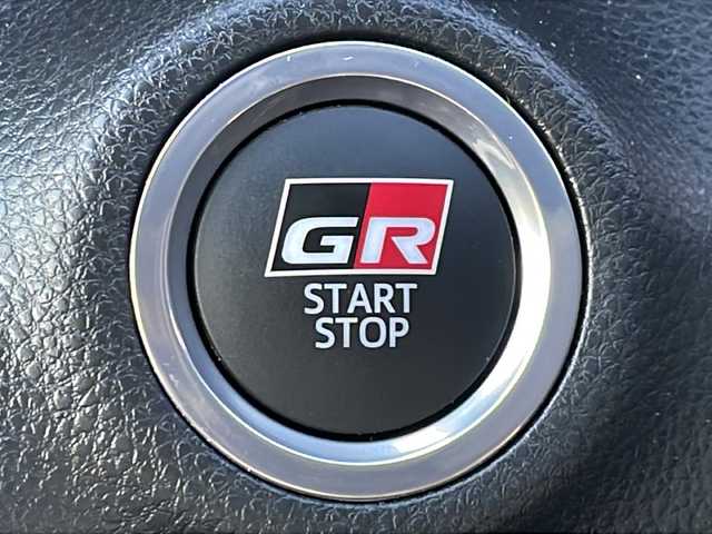 トヨタ ＧＲヤリス RZ ハイパフォーマンス 道北・旭川 2020(令2)年 6万km プラチナホワイトパールマイカ ・4WD/・禁煙車/・JBLサウンド/・純正BBS製18インチアルミホイール/・カーボン調ルーフ/・TRDフロントスポイラー/・冷却スプレー機能付き空冷インタークーラー/・GRロゴ入りブレーキキャリパー/・純正ディスプレイオーディオナビ/ BT/USB/フルセグ/・トヨタセーフティセンス/・PCS/・LTA/・BSM/・ACC/・HUD/・クリアランスソナー /・アイドリングストップ/・オートハイビーム/・オートライト/・LEDヘッドライト/・フォグライト /・ハーフレザー/・オートリトラミラー /・オートワイパー/・ミラーヒーター /・ビルトインETC2.0/・ドライブレコーダー/・純正フロアマット