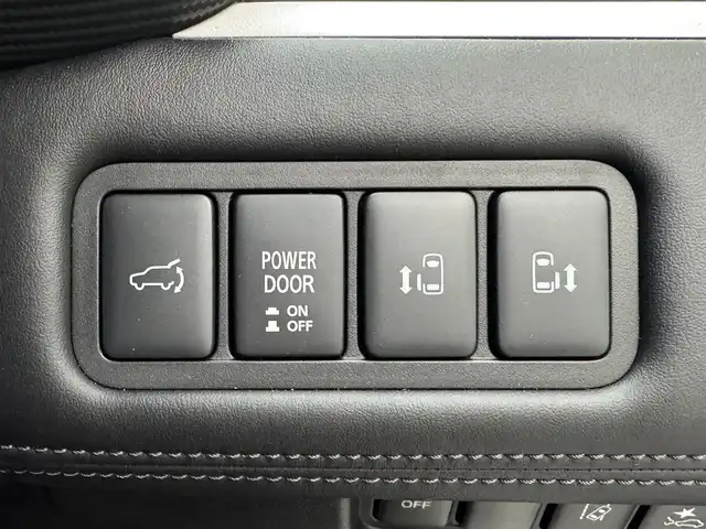 三菱 デリカＤ：５ ブラックエディション 滋賀県 2025(令7)年 0.1千km ホワイトダイヤモンド 届出済み未使用車/ALPINE11インチナビ/【Bluetooth/CD/DVD/フルセグTV】/レザーシート/両側パワースライドドア/全方位カメラ/追従クルーズコントロール/ブラインドスポットモニタリング/LEDヘッドライト/オートマチックハイビーム/D席パワーシート/D/Nシートヒーター/ステアリングヒーター/パワーバックドア/AC100V電源/電動パーキングブレーキ/オートブレーキホールド/パドルシフト/プッシュスタート/スマートキー/ステアリングリモコン