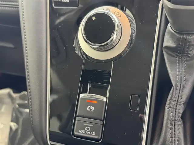 三菱 デリカＤ：５ ブラックエディション 滋賀県 2025(令7)年 0.1千km ホワイトダイヤモンド 届出済み未使用車/ALPINE11インチナビ/【Bluetooth/CD/DVD/フルセグTV】/レザーシート/両側パワースライドドア/全方位カメラ/追従クルーズコントロール/ブラインドスポットモニタリング/LEDヘッドライト/オートマチックハイビーム/D席パワーシート/D/Nシートヒーター/ステアリングヒーター/パワーバックドア/AC100V電源/電動パーキングブレーキ/オートブレーキホールド/パドルシフト/プッシュスタート/スマートキー/ステアリングリモコン