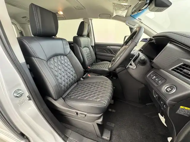 三菱 デリカＤ：５ ブラックエディション 滋賀県 2025(令7)年 0.1千km ホワイトダイヤモンド 届出済み未使用車/ALPINE11インチナビ/【Bluetooth/CD/DVD/フルセグTV】/レザーシート/両側パワースライドドア/全方位カメラ/追従クルーズコントロール/ブラインドスポットモニタリング/LEDヘッドライト/オートマチックハイビーム/D席パワーシート/D/Nシートヒーター/ステアリングヒーター/パワーバックドア/AC100V電源/電動パーキングブレーキ/オートブレーキホールド/パドルシフト/プッシュスタート/スマートキー/ステアリングリモコン