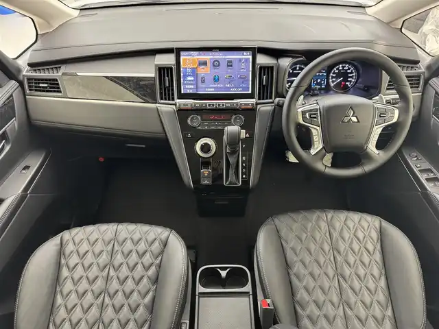 三菱 デリカＤ：５ ブラックエディション 滋賀県 2025(令7)年 0.1千km ホワイトダイヤモンド 届出済み未使用車/ALPINE11インチナビ/【Bluetooth/CD/DVD/フルセグTV】/レザーシート/両側パワースライドドア/全方位カメラ/追従クルーズコントロール/ブラインドスポットモニタリング/LEDヘッドライト/オートマチックハイビーム/D席パワーシート/D/Nシートヒーター/ステアリングヒーター/パワーバックドア/AC100V電源/電動パーキングブレーキ/オートブレーキホールド/パドルシフト/プッシュスタート/スマートキー/ステアリングリモコン