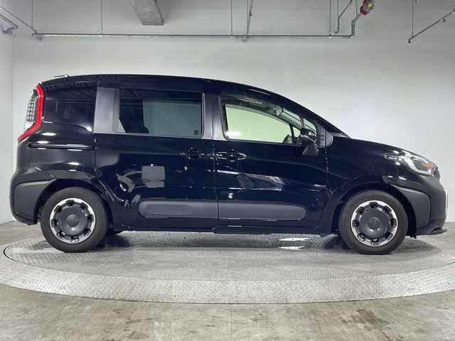 トヨタ シエンタ Z 神奈川県 2022(令4)年 2.5万km ブラック 純正8型ディスプレイオーディオ/AM　FM　Bluetooth　USB　MiraCast/バックカメラ/純正後席フリップダウンモニター/レーンディパーチャアラート/ブラインドスポットモニター/プリクラッシュセーフティ/プロアクティブドライビングアシスト/前後クリアランスソナー/リヤクロストラフィックアラート/パーキングサポートブレーキ/ロードサインアシスト/レーダークルーズコントロール/ビルトインETC2.0/革巻きステアリング/ステアリングスイッチ/純正フロアマット/スマートキー/ドアバイザー/LEDヘッドライト/オートライト/オートハイビーム/電動格納ミラー