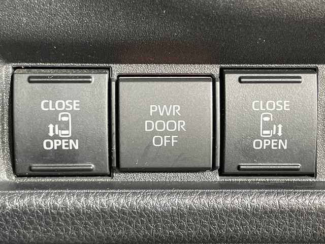 トヨタ シエンタ Z 神奈川県 2022(令4)年 2.5万km ブラック 純正8型ディスプレイオーディオ/AM　FM　Bluetooth　USB　MiraCast/バックカメラ/純正後席フリップダウンモニター/レーンディパーチャアラート/ブラインドスポットモニター/プリクラッシュセーフティ/プロアクティブドライビングアシスト/前後クリアランスソナー/リヤクロストラフィックアラート/パーキングサポートブレーキ/ロードサインアシスト/レーダークルーズコントロール/ビルトインETC2.0/革巻きステアリング/ステアリングスイッチ/純正フロアマット/スマートキー/ドアバイザー/LEDヘッドライト/オートライト/オートハイビーム/電動格納ミラー