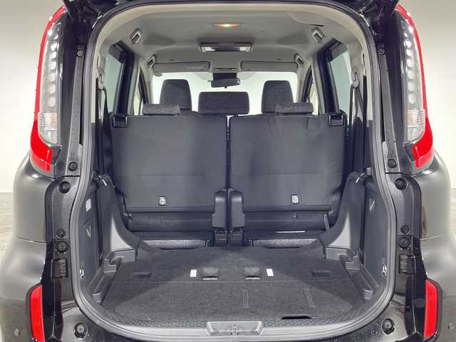 トヨタ シエンタ Z 神奈川県 2022(令4)年 2.5万km ブラック 純正8型ディスプレイオーディオ/AM　FM　Bluetooth　USB　MiraCast/バックカメラ/純正後席フリップダウンモニター/レーンディパーチャアラート/ブラインドスポットモニター/プリクラッシュセーフティ/プロアクティブドライビングアシスト/前後クリアランスソナー/リヤクロストラフィックアラート/パーキングサポートブレーキ/ロードサインアシスト/レーダークルーズコントロール/ビルトインETC2.0/革巻きステアリング/ステアリングスイッチ/純正フロアマット/スマートキー/ドアバイザー/LEDヘッドライト/オートライト/オートハイビーム/電動格納ミラー