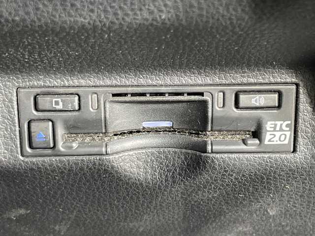 トヨタ シエンタ Z 神奈川県 2022(令4)年 2.5万km ブラック 純正8型ディスプレイオーディオ/AM　FM　Bluetooth　USB　MiraCast/バックカメラ/純正後席フリップダウンモニター/レーンディパーチャアラート/ブラインドスポットモニター/プリクラッシュセーフティ/プロアクティブドライビングアシスト/前後クリアランスソナー/リヤクロストラフィックアラート/パーキングサポートブレーキ/ロードサインアシスト/レーダークルーズコントロール/ビルトインETC2.0/革巻きステアリング/ステアリングスイッチ/純正フロアマット/スマートキー/ドアバイザー/LEDヘッドライト/オートライト/オートハイビーム/電動格納ミラー