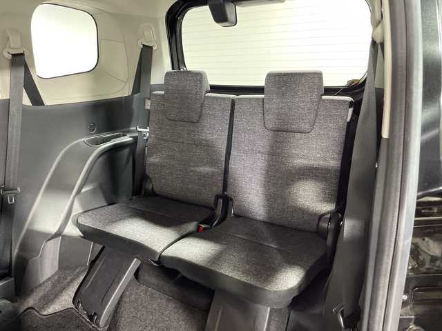 トヨタ シエンタ Z 神奈川県 2022(令4)年 2.5万km ブラック 純正8型ディスプレイオーディオ/AM　FM　Bluetooth　USB　MiraCast/バックカメラ/純正後席フリップダウンモニター/レーンディパーチャアラート/ブラインドスポットモニター/プリクラッシュセーフティ/プロアクティブドライビングアシスト/前後クリアランスソナー/リヤクロストラフィックアラート/パーキングサポートブレーキ/ロードサインアシスト/レーダークルーズコントロール/ビルトインETC2.0/革巻きステアリング/ステアリングスイッチ/純正フロアマット/スマートキー/ドアバイザー/LEDヘッドライト/オートライト/オートハイビーム/電動格納ミラー