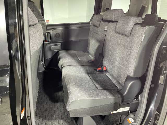 トヨタ シエンタ Z 神奈川県 2022(令4)年 2.5万km ブラック 純正8型ディスプレイオーディオ/AM　FM　Bluetooth　USB　MiraCast/バックカメラ/純正後席フリップダウンモニター/レーンディパーチャアラート/ブラインドスポットモニター/プリクラッシュセーフティ/プロアクティブドライビングアシスト/前後クリアランスソナー/リヤクロストラフィックアラート/パーキングサポートブレーキ/ロードサインアシスト/レーダークルーズコントロール/ビルトインETC2.0/革巻きステアリング/ステアリングスイッチ/純正フロアマット/スマートキー/ドアバイザー/LEDヘッドライト/オートライト/オートハイビーム/電動格納ミラー