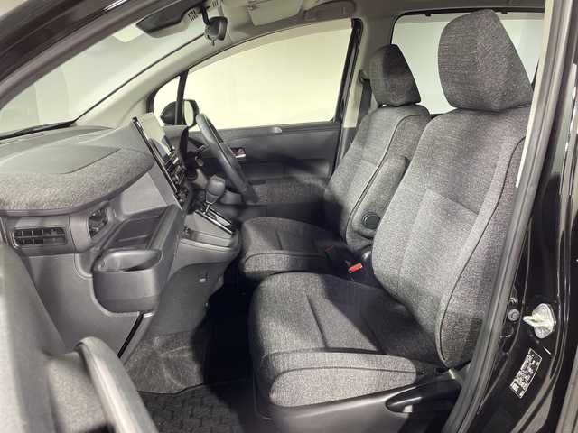 トヨタ シエンタ Z 神奈川県 2022(令4)年 2.5万km ブラック 純正8型ディスプレイオーディオ/AM　FM　Bluetooth　USB　MiraCast/バックカメラ/純正後席フリップダウンモニター/レーンディパーチャアラート/ブラインドスポットモニター/プリクラッシュセーフティ/プロアクティブドライビングアシスト/前後クリアランスソナー/リヤクロストラフィックアラート/パーキングサポートブレーキ/ロードサインアシスト/レーダークルーズコントロール/ビルトインETC2.0/革巻きステアリング/ステアリングスイッチ/純正フロアマット/スマートキー/ドアバイザー/LEDヘッドライト/オートライト/オートハイビーム/電動格納ミラー