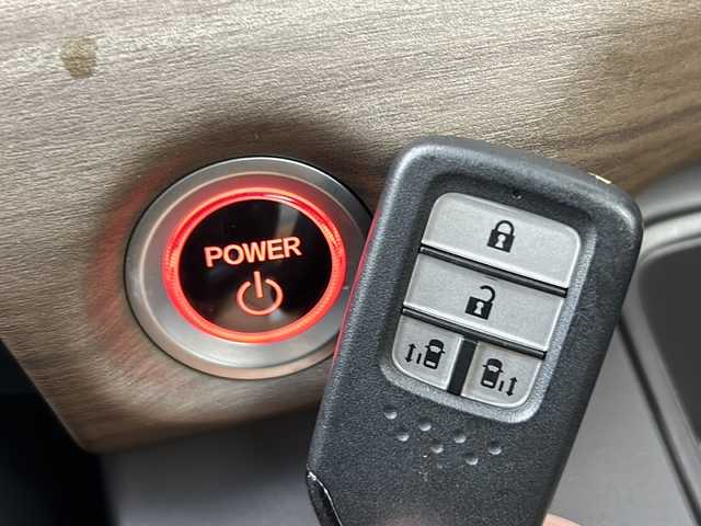 ホンダ フリード ハイブリット G 茨城県 2023(令5)年 1.2万km クリスタルブラックパール 衝突軽減ブレーキ　レーダークルーズコントロール　両側電動スライドドア　社外ナビ　バックカメラ　シートヒーター　ドライブレコーダー　ＬＥＤヘッドライト　オートライト　横滑り防止装置　スマートキー　ＥＴＣ