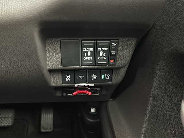 ホンダ フリード ハイブリット G 茨城県 2023(令5)年 1.2万km クリスタルブラックパール 衝突軽減ブレーキ　レーダークルーズコントロール　両側電動スライドドア　社外ナビ　バックカメラ　シートヒーター　ドライブレコーダー　ＬＥＤヘッドライト　オートライト　横滑り防止装置　スマートキー　ＥＴＣ