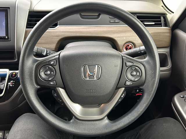 ホンダ フリード ハイブリット G 茨城県 2023(令5)年 1.2万km クリスタルブラックパール 衝突軽減ブレーキ　レーダークルーズコントロール　両側電動スライドドア　社外ナビ　バックカメラ　シートヒーター　ドライブレコーダー　ＬＥＤヘッドライト　オートライト　横滑り防止装置　スマートキー　ＥＴＣ