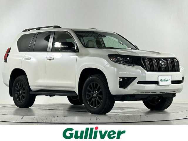 トヨタ ランドクルーザー プラド TX Lパッケージ マットブラED 佐賀県 2023(令5)年 0.8万km ホワイトパールクリスタルシャイン ワンオーナー/純正9型ナビ/USB/BT/MiraCast/バック・サイドカメラ/サンルーフ/黒革シート/ベンチレーション/パワーシート/オートマチックハイビーム/LEDライト/フォグランプ/ACC/LDA/BSM/RSA/先行車発進告知/トヨタセーフティセンス/前後ドライブレコーダー/フロアマット/純正１８インチアルミホイール/スペアキー/新車時保証書/取扱説明書