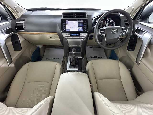 トヨタ ランドクルーザー プラド TX Lパッケージ マットブラED 佐賀県 2023(令5)年 0.8万km ホワイトパールクリスタルシャイン ワンオーナー/純正9型ナビ/USB/BT/MiraCast/バック・サイドカメラ/サンルーフ/黒革シート/ベンチレーション/パワーシート/オートマチックハイビーム/LEDライト/フォグランプ/ACC/LDA/BSM/RSA/先行車発進告知/トヨタセーフティセンス/前後ドライブレコーダー/フロアマット/純正１８インチアルミホイール/スペアキー/新車時保証書/取扱説明書