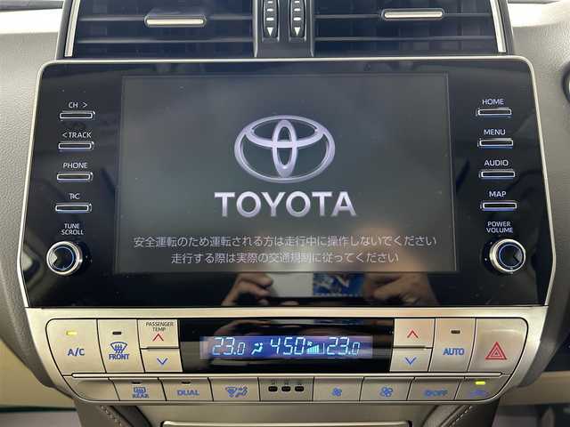 トヨタ ランドクルーザー プラド TX Lパッケージ マットブラED 佐賀県 2023(令5)年 0.8万km ホワイトパールクリスタルシャイン ワンオーナー/純正9型ナビ/USB/BT/MiraCast/バック・サイドカメラ/サンルーフ/黒革シート/ベンチレーション/パワーシート/オートマチックハイビーム/LEDライト/フォグランプ/ACC/LDA/BSM/RSA/先行車発進告知/トヨタセーフティセンス/前後ドライブレコーダー/フロアマット/純正１８インチアルミホイール/スペアキー/新車時保証書/取扱説明書