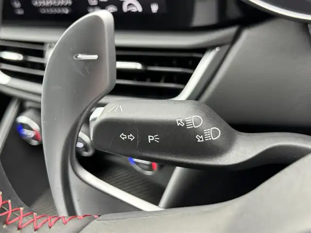 アルファロメオ ジュリア クアドリフォリオ 福岡県 2018(平30)年 1.6万km 白 純正８．８型ディスプレイオーディオ　/バックカメラ　/ハーマンカードン　/追従クルーズコントロール　/コーナーセンサー　/衝突軽減ブレーキ　/レーンキープ　/アクセル踏み間違い防止　/ブラインドスポットモニター　/パドルシフト　/純正１９インチＡＷ/ＬＥＤヘッドライト