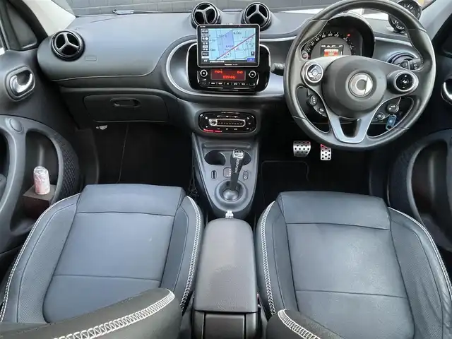 スマート ＭＣＣ スマート フォーフォー BRABUS エクスクルーシブ 静岡県 2017(平29)年 1.3万km シルバーⅡ ブレーキアシスト警告アラーム/車線逸脱警告アラーム/純正OPメモリーナビワンセグTV/バックカメラ/ブラックレザーシート シートヒーター /LEDヘッドライト/ドライブレコーダー/フィルム施工/キーレス/ETC