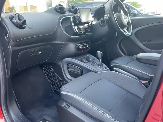 スマート ＭＣＣ スマート フォーフォー BRABUS エクスクルーシブ 静岡県 2017(平29)年 1.3万km シルバーⅡ ブレーキアシスト警告アラーム/車線逸脱警告アラーム/純正OPメモリーナビワンセグTV/バックカメラ/ブラックレザーシート シートヒーター /LEDヘッドライト/ドライブレコーダー/フィルム施工/キーレス/ETC