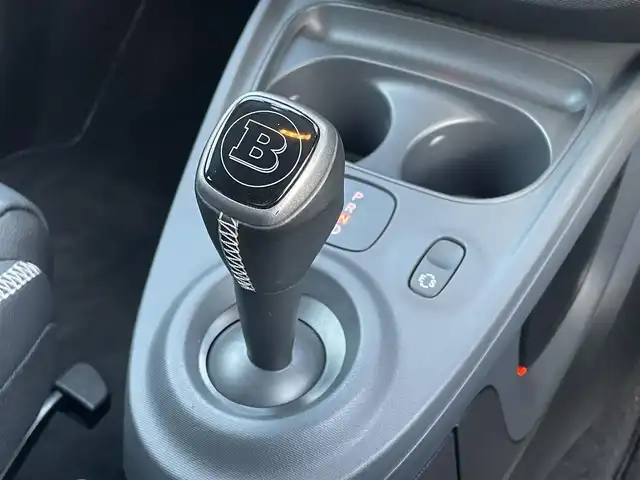 スマート ＭＣＣ スマート フォーフォー BRABUS エクスクルーシブ 静岡県 2017(平29)年 1.3万km シルバーⅡ ブレーキアシスト警告アラーム/車線逸脱警告アラーム/純正OPメモリーナビワンセグTV/バックカメラ/ブラックレザーシート シートヒーター /LEDヘッドライト/ドライブレコーダー/フィルム施工/キーレス/ETC