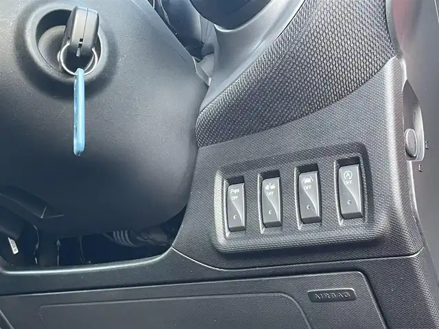 スマート ＭＣＣ スマート フォーフォー BRABUS エクスクルーシブ 静岡県 2017(平29)年 1.3万km シルバーⅡ ブレーキアシスト警告アラーム/車線逸脱警告アラーム/純正OPメモリーナビワンセグTV/バックカメラ/ブラックレザーシート シートヒーター /LEDヘッドライト/ドライブレコーダー/フィルム施工/キーレス/ETC