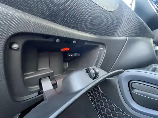 スマート ＭＣＣ スマート フォーフォー BRABUS エクスクルーシブ 静岡県 2017(平29)年 1.3万km シルバーⅡ ブレーキアシスト警告アラーム/車線逸脱警告アラーム/純正OPメモリーナビワンセグTV/バックカメラ/ブラックレザーシート シートヒーター /LEDヘッドライト/ドライブレコーダー/フィルム施工/キーレス/ETC