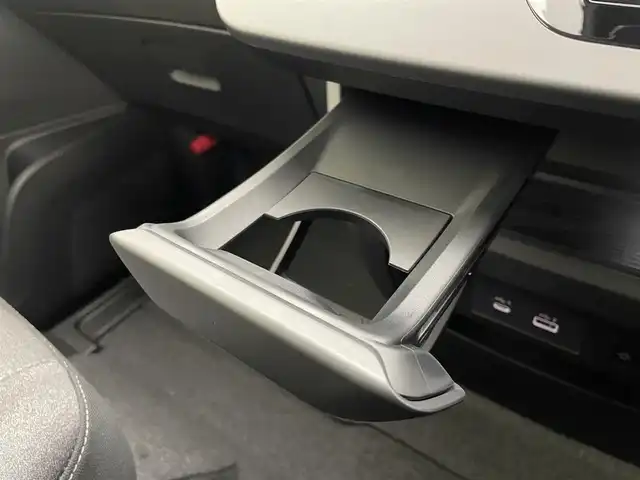 日産 セレナ e－パワー ハイウェイスター V 埼玉県 2025(令7)年 0.1千km プリズムホワイト 登録済み未使用車/アラウンドビューモニター（移動物 検知機能付）/インテリジェントルームミラー/アドバンスドドライブアシストディスプレイ/（12.3インチカラーディスプレイ）/ワイヤレス充電器/NissanConnectナビゲーションシステム（地デジ内蔵）/車載通信ユニット（TCU［Telematics Control Unit］）/ETC2.0ユニット（ビルトインタイプ）/ドライブレコーダー（前後セット）/プロパイロット（ナビリンク機能付）/プロパイロット緊急停止支援システム（SOSコール機能付）/エマージェンシーブレーキ/両側デンドウスライドドア（ハンズフリー）/前後コーナーセンサー/純正16インチアルミホイール/前後コーナーセンサー