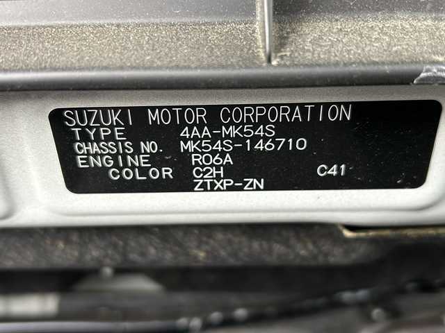 スズキ スペーシア カスタム HYBRID XS ターボ 山形県 2024(令6)年 0.7万km ピュアホワイトパール/ブラック2トーン 禁煙車/ツートンカラー/4WD/デュアルセンサーブレーキサポートII/アダプティブクルーズコントロール/横滑り防止装置/レーンキープアシスト/前後コーナーセンサー/オートマチックハイビーム/全方位カメラ/純正9インチナビ/（Bluetooth/フルセグ/AM/FM/USB)/テレビキャンセラー/ヘッドアップディスプレイ/ステアリングスイッチ/ステアリングヒーター/パドルシフト/ハーフレザーシート/前席シートヒーター/スマートキー×２/純正アルミホイール/LEDライト/フォグランプ