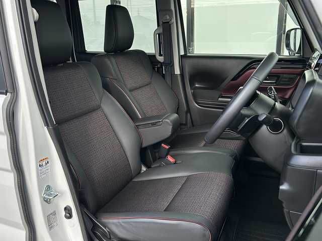 スズキ スペーシア カスタム HYBRID XS ターボ 山形県 2024(令6)年 0.7万km ピュアホワイトパール/ブラック2トーン 禁煙車/ツートンカラー/4WD/デュアルセンサーブレーキサポートII/アダプティブクルーズコントロール/横滑り防止装置/レーンキープアシスト/前後コーナーセンサー/オートマチックハイビーム/全方位カメラ/純正9インチナビ/（Bluetooth/フルセグ/AM/FM/USB)/テレビキャンセラー/ヘッドアップディスプレイ/ステアリングスイッチ/ステアリングヒーター/パドルシフト/ハーフレザーシート/前席シートヒーター/スマートキー×２/純正アルミホイール/LEDライト/フォグランプ