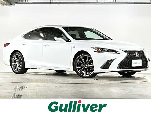 レクサス ＥＳ 300h Fスポーツ 広島県 2019(令1)年 7.6万km ホワイトノーヴァガラスフレーク 禁煙/黒革シート/レクサスセーフティ/・プリクラッシュセーフティ/・レーンディパーチャーアラート/・レーントレーシングアシスト/・オートマチックハイビーム/・先行車発進告知/・ロードサインアシスト/BSM/クリアランスソナー/ヘッドアップディスプレイ/サンルーフ/デジタルインナーミラー/純正ナビ/・フルセグ/CD/DVD/Blu-ray/BT/・USB/AUX/SD/サウンドトラック/バックカメラ/革巻きステアリング/ステアリングスイッチ/ステアリングヒーター/オートライト/シートヒーター／ベンチレーション/純正ドライブレコーダー/ＥＴＣ２．０/３眼ＬＥＤヘッドライト/シーケンシャルターンランプ/パワーシート/シートメモリー/純正フロアマット/ナンバーフレーム/純正ドアバイザー/カードキー/純正19インチアルミホイール