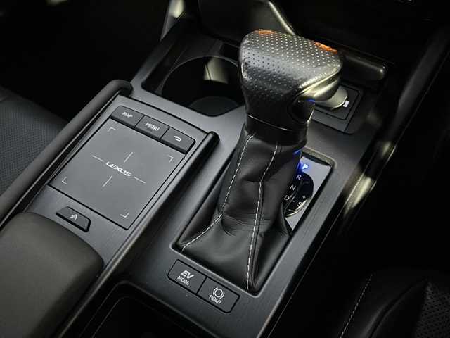 レクサス ＥＳ 300h Fスポーツ 広島県 2019(令1)年 7.6万km ホワイトノーヴァガラスフレーク 禁煙/黒革シート/レクサスセーフティ/・プリクラッシュセーフティ/・レーンディパーチャーアラート/・レーントレーシングアシスト/・オートマチックハイビーム/・先行車発進告知/・ロードサインアシスト/BSM/クリアランスソナー/ヘッドアップディスプレイ/サンルーフ/デジタルインナーミラー/純正ナビ/・フルセグ/CD/DVD/Blu-ray/BT/・USB/AUX/SD/サウンドトラック/バックカメラ/革巻きステアリング/ステアリングスイッチ/ステアリングヒーター/オートライト/シートヒーター／ベンチレーション/純正ドライブレコーダー/ＥＴＣ２．０/３眼ＬＥＤヘッドライト/シーケンシャルターンランプ/パワーシート/シートメモリー/純正フロアマット/ナンバーフレーム/純正ドアバイザー/カードキー/純正19インチアルミホイール