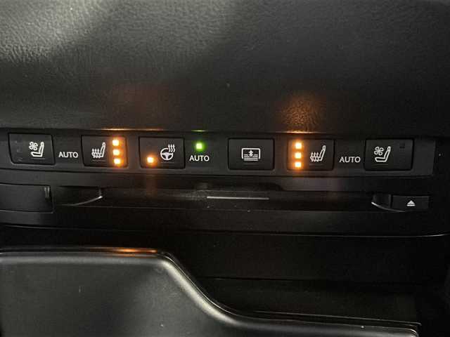 レクサス ＥＳ 300h Fスポーツ 広島県 2019(令1)年 7.6万km ホワイトノーヴァガラスフレーク 禁煙/黒革シート/レクサスセーフティ/・プリクラッシュセーフティ/・レーンディパーチャーアラート/・レーントレーシングアシスト/・オートマチックハイビーム/・先行車発進告知/・ロードサインアシスト/BSM/クリアランスソナー/ヘッドアップディスプレイ/サンルーフ/デジタルインナーミラー/純正ナビ/・フルセグ/CD/DVD/Blu-ray/BT/・USB/AUX/SD/サウンドトラック/バックカメラ/革巻きステアリング/ステアリングスイッチ/ステアリングヒーター/オートライト/シートヒーター／ベンチレーション/純正ドライブレコーダー/ＥＴＣ２．０/３眼ＬＥＤヘッドライト/シーケンシャルターンランプ/パワーシート/シートメモリー/純正フロアマット/ナンバーフレーム/純正ドアバイザー/カードキー/純正19インチアルミホイール