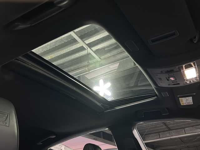 レクサス ＥＳ 300h Fスポーツ 広島県 2019(令1)年 7.6万km ホワイトノーヴァガラスフレーク 禁煙/黒革シート/レクサスセーフティ/・プリクラッシュセーフティ/・レーンディパーチャーアラート/・レーントレーシングアシスト/・オートマチックハイビーム/・先行車発進告知/・ロードサインアシスト/BSM/クリアランスソナー/ヘッドアップディスプレイ/サンルーフ/デジタルインナーミラー/純正ナビ/・フルセグ/CD/DVD/Blu-ray/BT/・USB/AUX/SD/サウンドトラック/バックカメラ/革巻きステアリング/ステアリングスイッチ/ステアリングヒーター/オートライト/シートヒーター／ベンチレーション/純正ドライブレコーダー/ＥＴＣ２．０/３眼ＬＥＤヘッドライト/シーケンシャルターンランプ/パワーシート/シートメモリー/純正フロアマット/ナンバーフレーム/純正ドアバイザー/カードキー/純正19インチアルミホイール