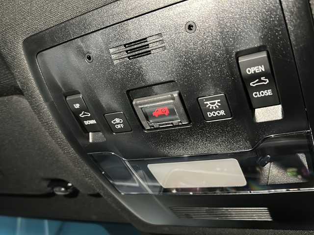 レクサス ＥＳ 300h Fスポーツ 広島県 2019(令1)年 7.6万km ホワイトノーヴァガラスフレーク 禁煙/黒革シート/レクサスセーフティ/・プリクラッシュセーフティ/・レーンディパーチャーアラート/・レーントレーシングアシスト/・オートマチックハイビーム/・先行車発進告知/・ロードサインアシスト/BSM/クリアランスソナー/ヘッドアップディスプレイ/サンルーフ/デジタルインナーミラー/純正ナビ/・フルセグ/CD/DVD/Blu-ray/BT/・USB/AUX/SD/サウンドトラック/バックカメラ/革巻きステアリング/ステアリングスイッチ/ステアリングヒーター/オートライト/シートヒーター／ベンチレーション/純正ドライブレコーダー/ＥＴＣ２．０/３眼ＬＥＤヘッドライト/シーケンシャルターンランプ/パワーシート/シートメモリー/純正フロアマット/ナンバーフレーム/純正ドアバイザー/カードキー/純正19インチアルミホイール