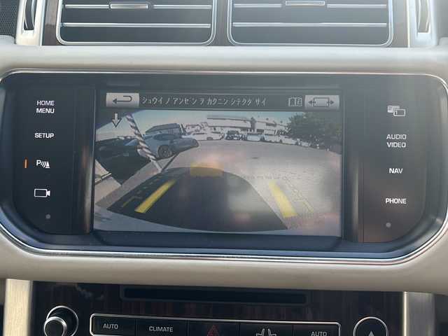 ランドローバー レンジローバー オートバイオグラフィー 埼玉県 2015(平27)年 8.1万km ユーロンホワイト メーカーナビ /(FM/AM/Bluetooth/iPod/DVD/CD/CDチェンジャー/AUX/USB/フルセグ)/ETC /バックカメラ/ドラレコ(前)/ステアリングスイッチ　/電動ステップ　/サンルーフ　/エアーサスペンション/後席モニター×2　/パワーバックドア　/マッサージシート(D/N)　/クルーズコントロール　/ステアリングヒーター　/パワーバックドア　/BSM/電格ミラー/TRC/アイドリングストップ/ダウンヒルアシスト/プッシュスタート/オートライト/パドルシフト/リバース車両検知/パワーシート・シートヒーター・エアシート(全席)/MERIDIANサウンド/ISOFIX/パーキングセンサー/純正フロア/フォグランプ/スマートキー/スペアキー/保証書/取扱説明書