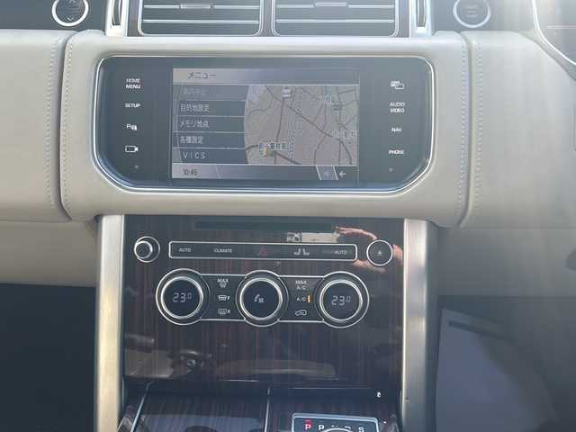 ランドローバー レンジローバー オートバイオグラフィー 埼玉県 2015(平27)年 8.1万km ユーロンホワイト メーカーナビ /(FM/AM/Bluetooth/iPod/DVD/CD/CDチェンジャー/AUX/USB/フルセグ)/ETC /バックカメラ/ドラレコ(前)/ステアリングスイッチ　/電動ステップ　/サンルーフ　/エアーサスペンション/後席モニター×2　/パワーバックドア　/マッサージシート(D/N)　/クルーズコントロール　/ステアリングヒーター　/パワーバックドア　/BSM/電格ミラー/TRC/アイドリングストップ/ダウンヒルアシスト/プッシュスタート/オートライト/パドルシフト/リバース車両検知/パワーシート・シートヒーター・エアシート(全席)/MERIDIANサウンド/ISOFIX/パーキングセンサー/純正フロア/フォグランプ/スマートキー/スペアキー/保証書/取扱説明書